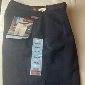 Timber Creek by Wrangler Khakis Men's Sz 30x30 Double Pleat Wrinkle-Free Navy